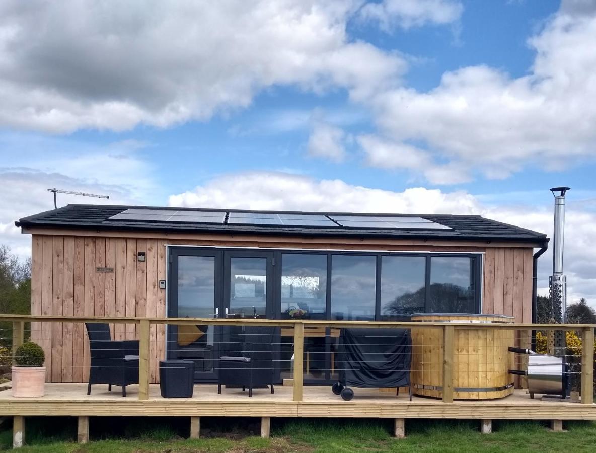 Cleeves Cabins Ailsa Luxury Lodge With Hot Tub Dalry  Exteriér fotografie