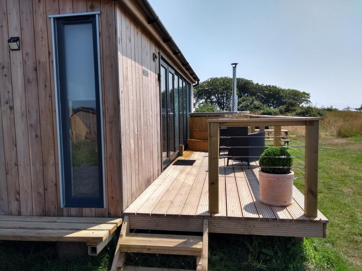 Cleeves Cabins Ailsa Luxury Lodge With Hot Tub Dalry  Exteriér fotografie