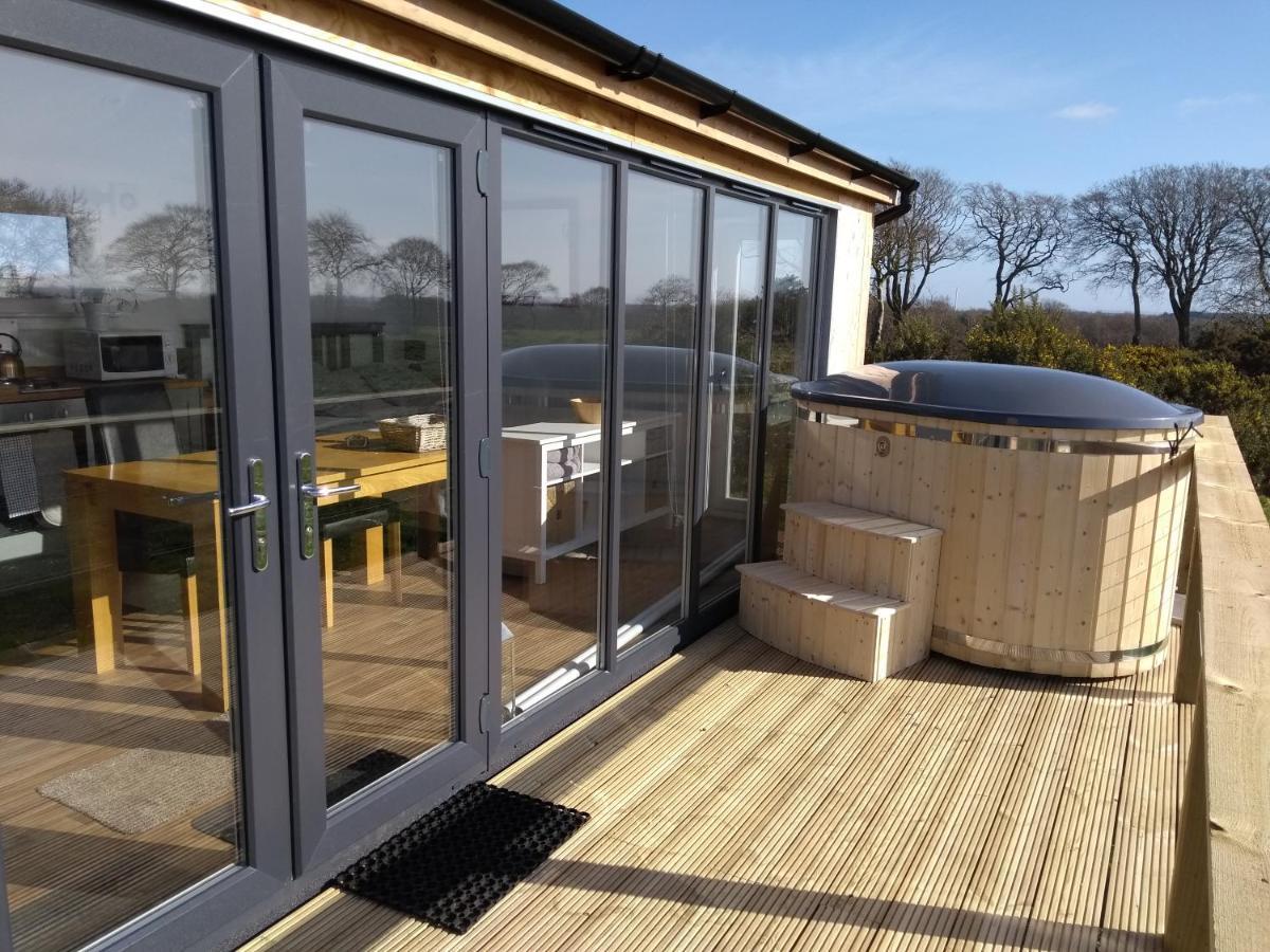 Cleeves Cabins Ailsa Luxury Lodge With Hot Tub Dalry  Exteriér fotografie