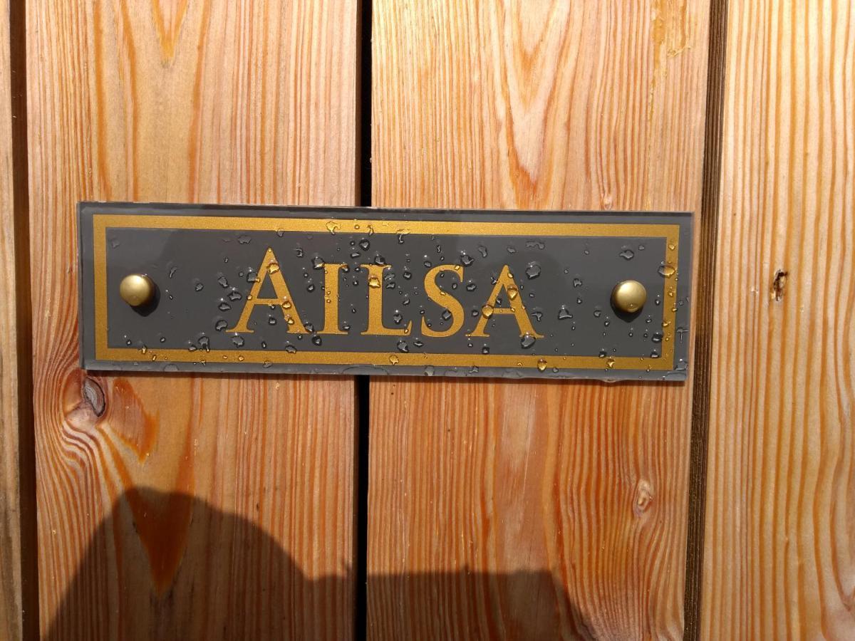 Cleeves Cabins Ailsa Luxury Lodge With Hot Tub Dalry  Exteriér fotografie