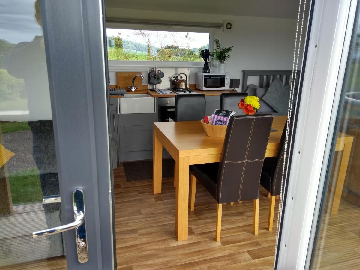 Cleeves Cabins Ailsa Luxury Lodge With Hot Tub Dalry  Exteriér fotografie